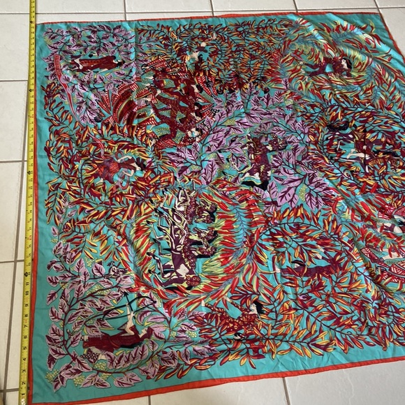 HERMÈS LA PROMEMENADE DE PLATON SILK WRAP/SHAWL 120 CM - Picture 11 of 16